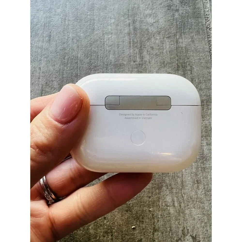 Apple AirPods Pro A2084 Left & A2083 Right Earbuds A2190 Charging Case PERFECT